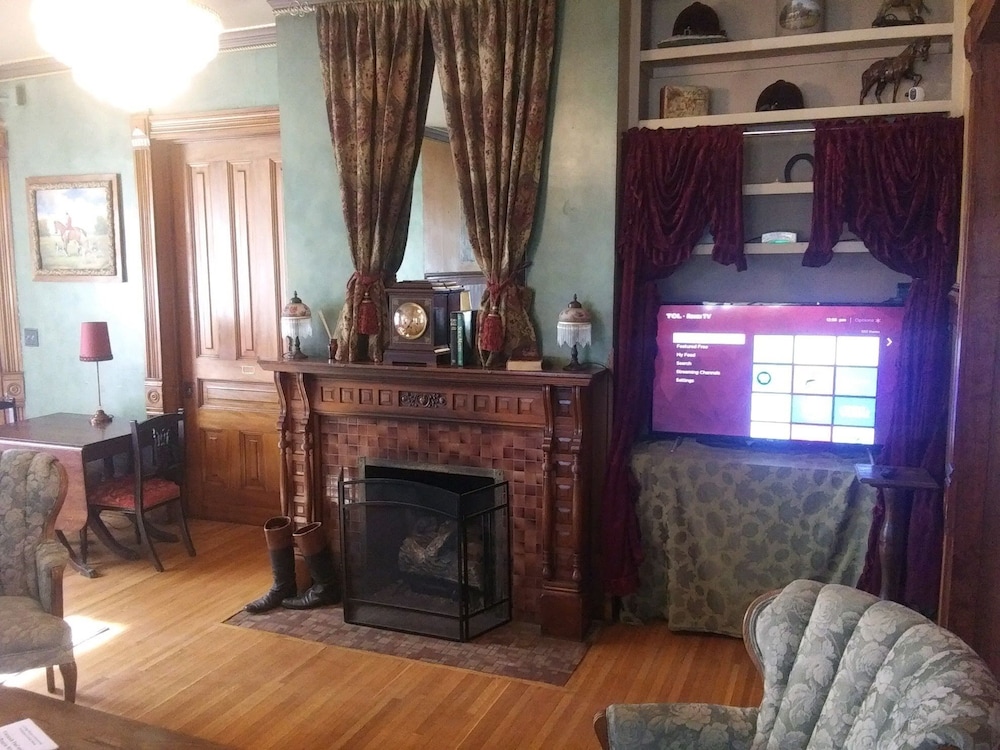 Historic Victorian Inn - photo 62