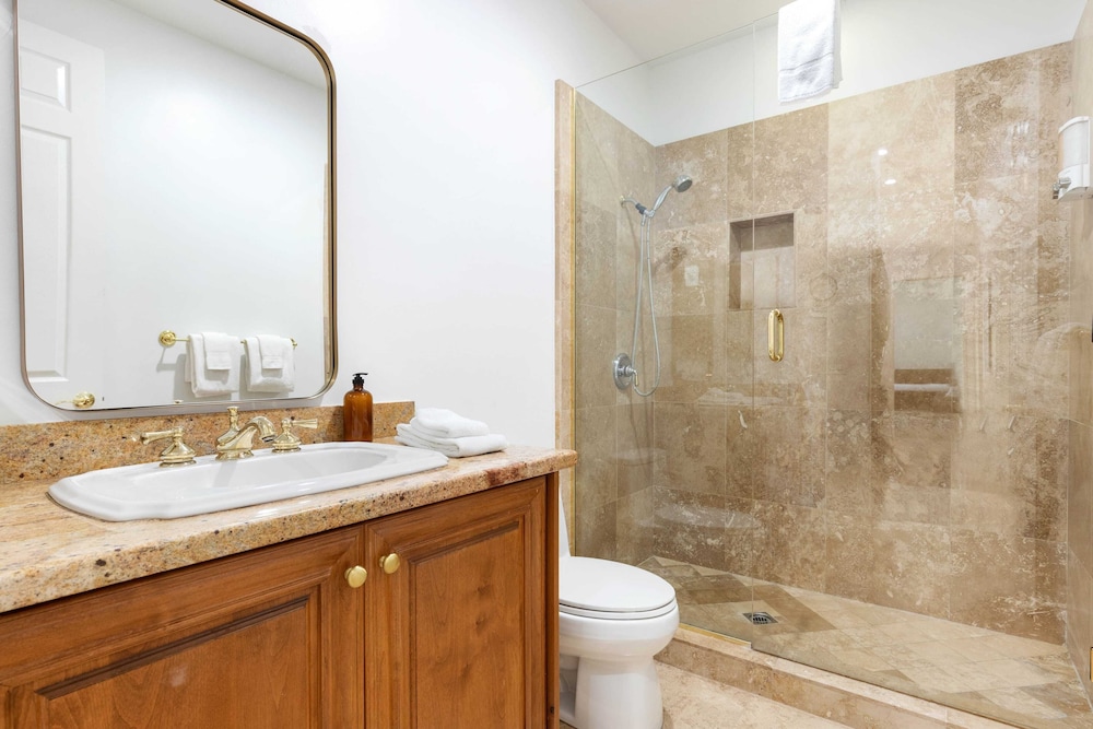 The Date Palm Estate by Avantstay Expansive Estate w Game Room Backyard Oasis w Pool & Spa - photo 33