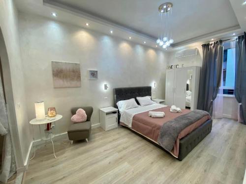 Apartment close to the Coloseum 2 minutes walk from metro A — 4-Star Luxury Hotel in Rome, Italy