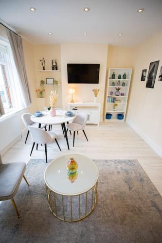Hammersmith Apollo 1 Bedroom Apartment — 4-Star Luxury Hotel in London, United Kingdom