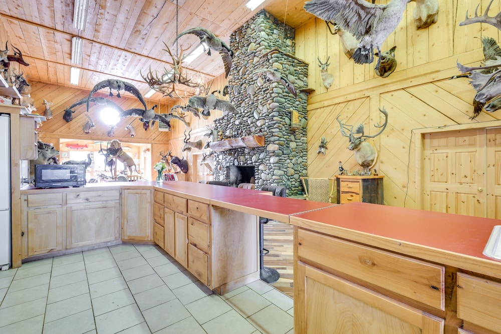 Salmon Vacation Rental w On site River Access - photo 6