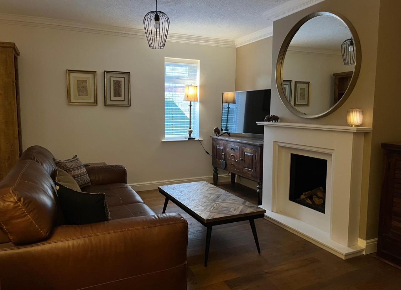 Stunning Beverley Bungalow w Fireplace private parking and garden — 4-Star Luxury Hotel in Beverley, United Kingdom
