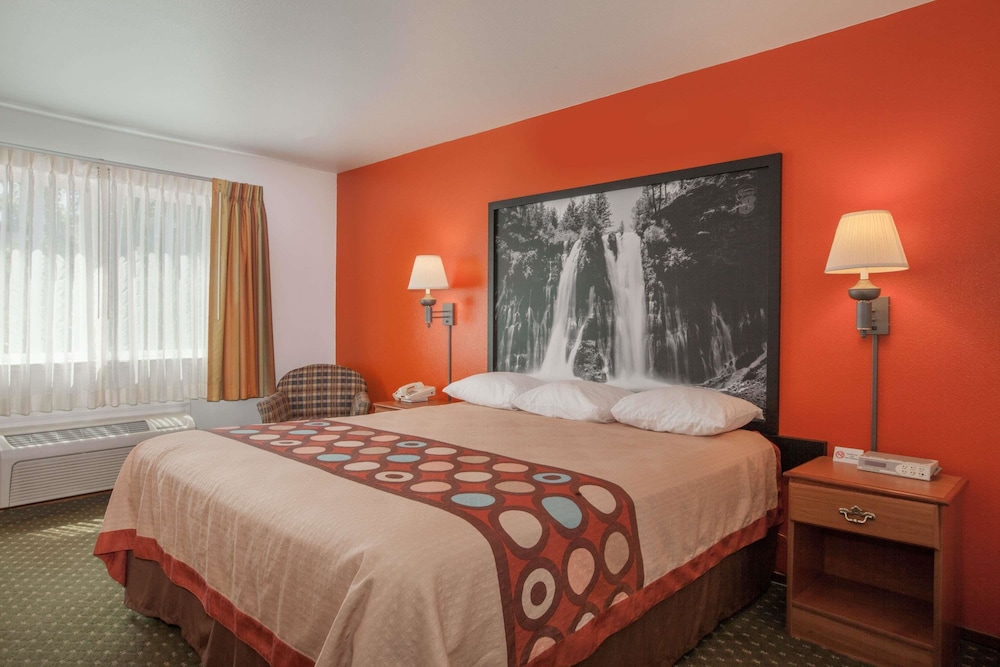 Super 8 by Wyndham Cloverdale Wine Country - photo 4