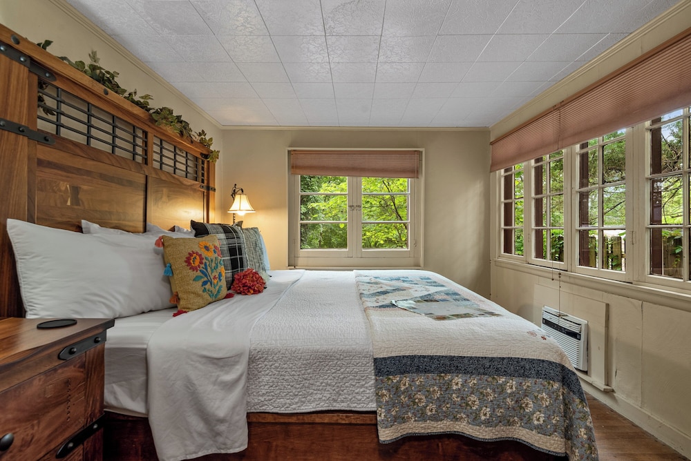 Tall Pines Inn - photo 41