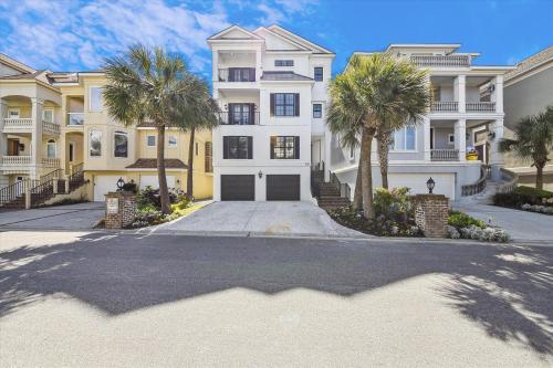 10 Collier Beach Oceanfront Private Beach Access Heatable Pool Free Activities Included — 4-Star Luxury Hotel in Hilton Head Island, United States
