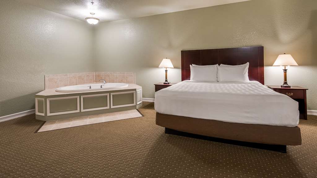Best Western Plus Bayshore Inn - photo 32