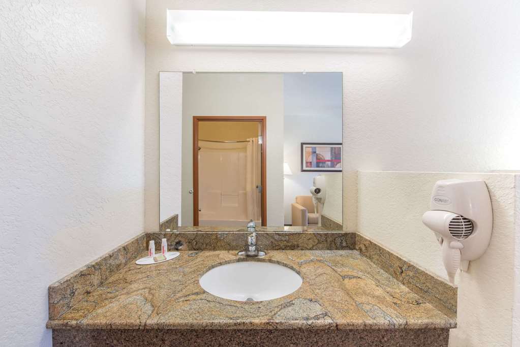 Super 8 by Wyndham Abilene South - photo 7