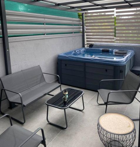 Les Villas 400 Havre de paix avec spa privé 2 4 pers — 4-Star Luxury Hotel in Saint-Pierre, Réunion