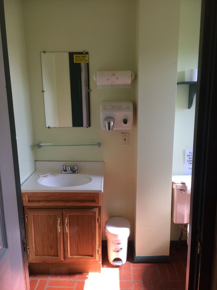 The Evergreen Motel - photo 58