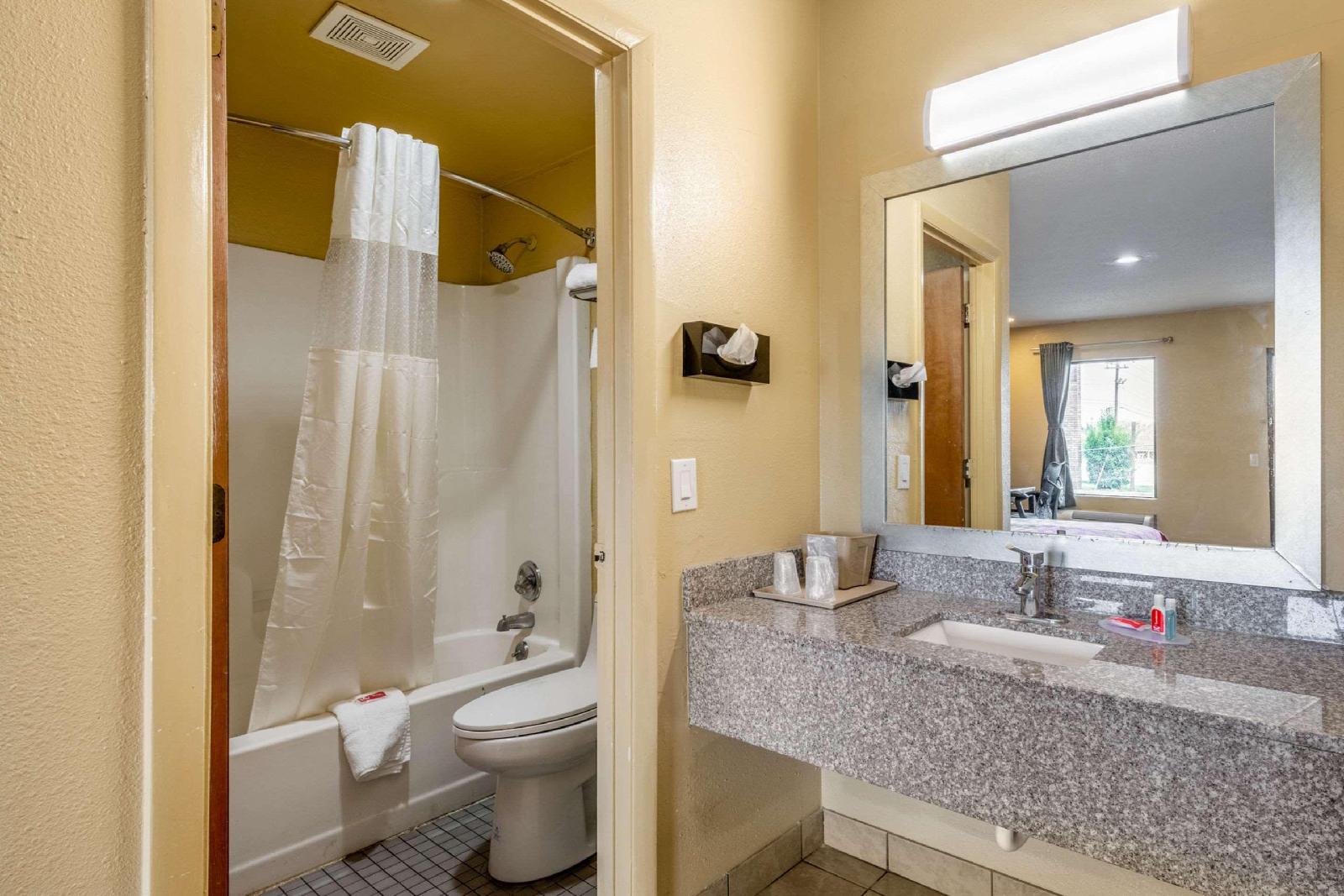 Southern Inn and Suites - photo 25