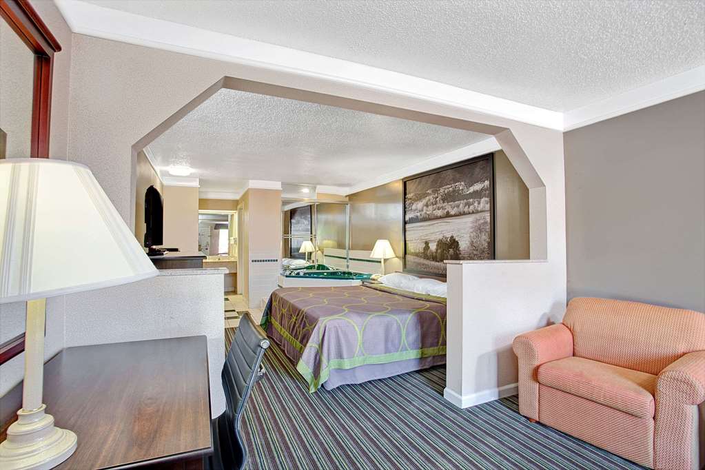 Super 8 by Wyndham Knoxville East - photo 20