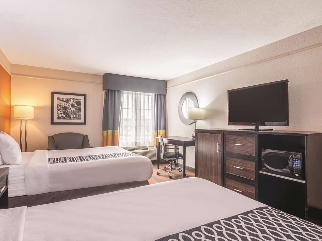 La Quinta Inn & Suites by Wyndham Prattville - photo 25