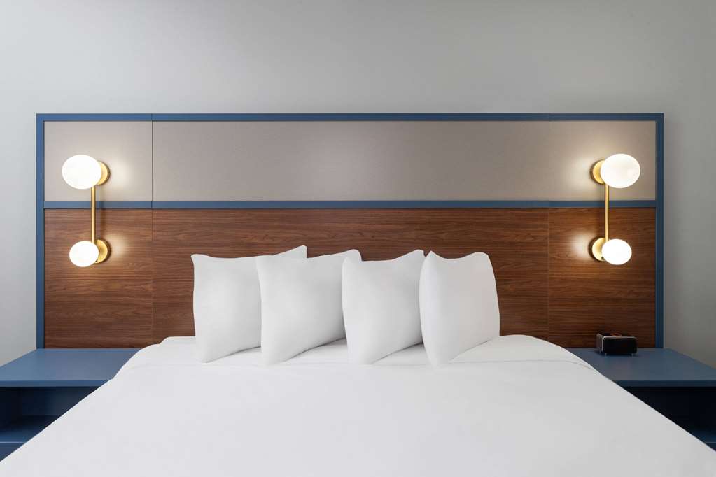 Super 8 by Wyndham Eagle River - photo 22