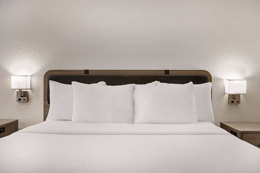 La Quinta Inn & Suites by Wyndham Hesperia Victorville - photo 43