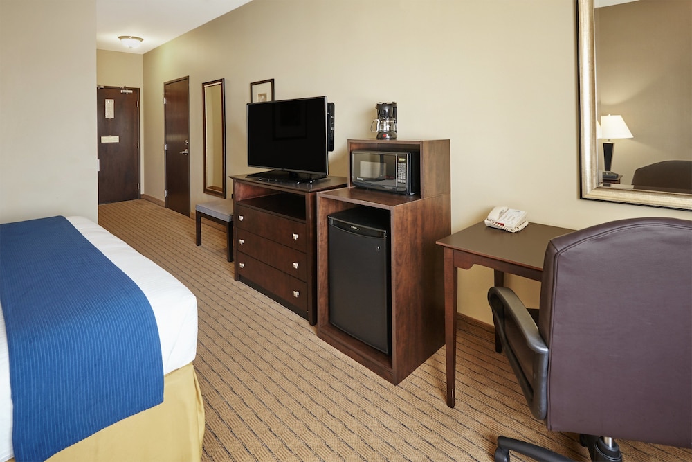 Holiday Inn Express Hotel & Suites Madison Verona by IHG - photo 26