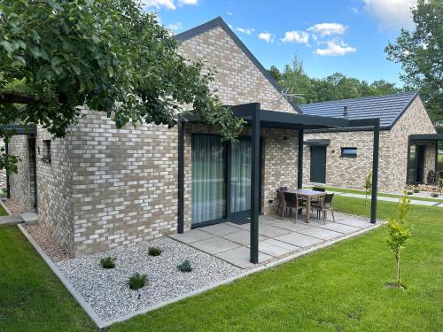 Domki Zdrojowe Apartamentowe domki w centrum miasta Parking in Polanica-Zdroj, Poland