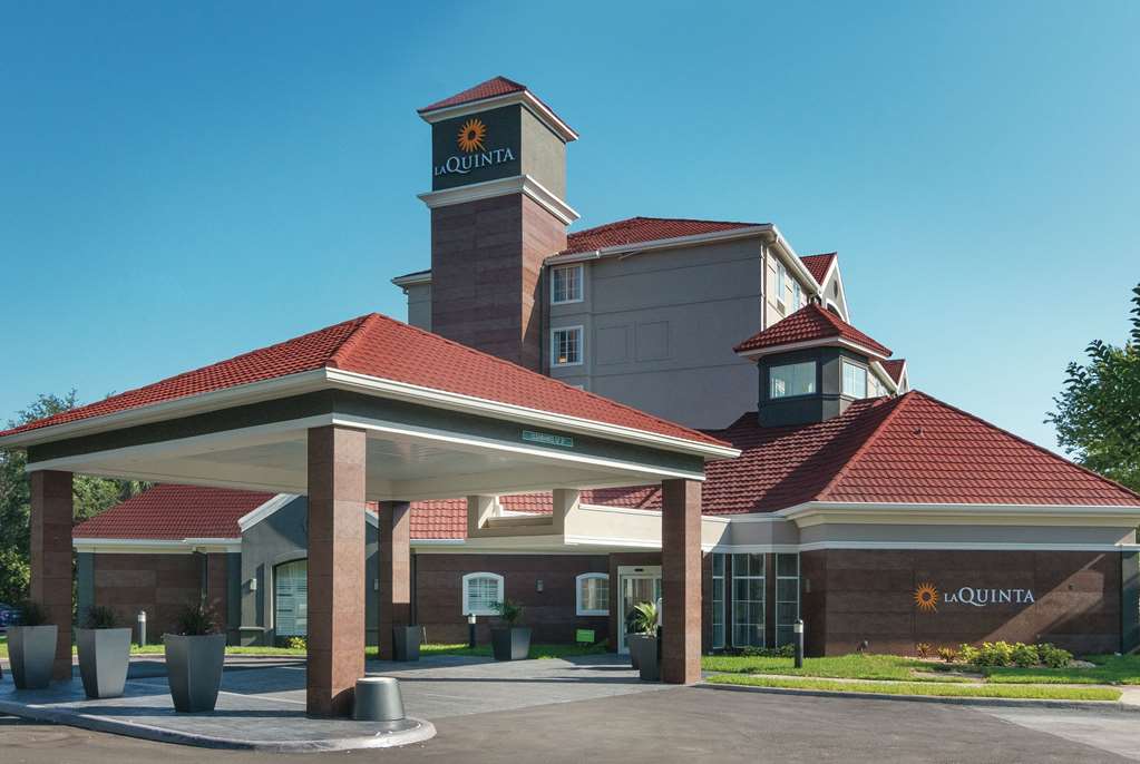 La Quinta Inn & Suites by Wyndham Orlando UCF - photo 6