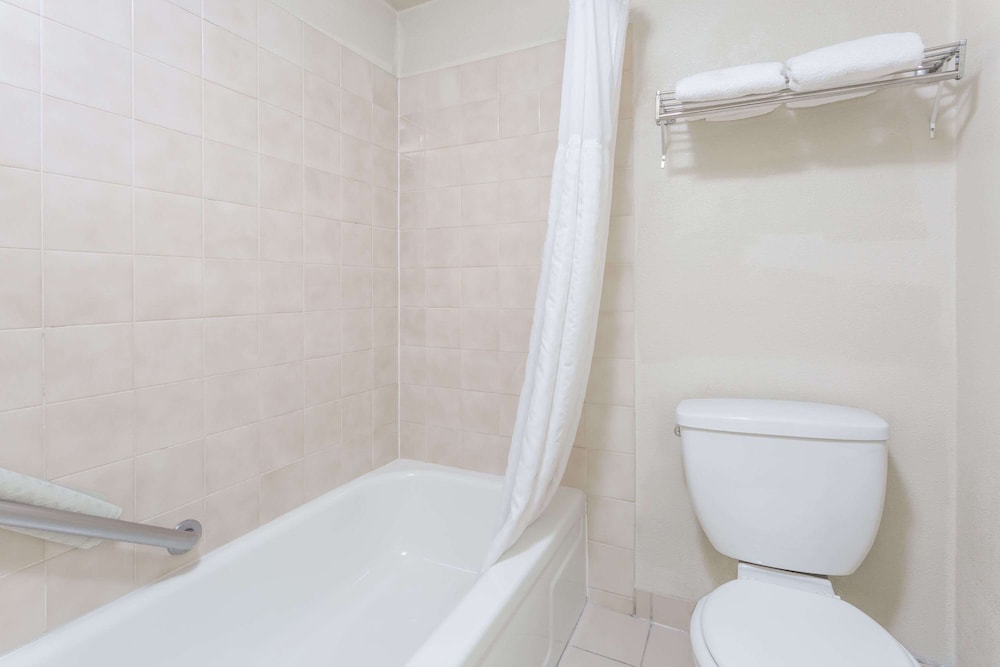 Days Inn by Wyndham San Bernardino - photo 11