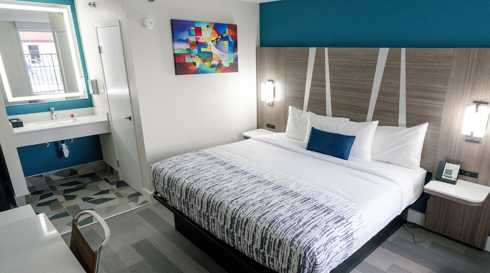 Baymont Inn & Suites by Wyndham Chattanooga - photo 10