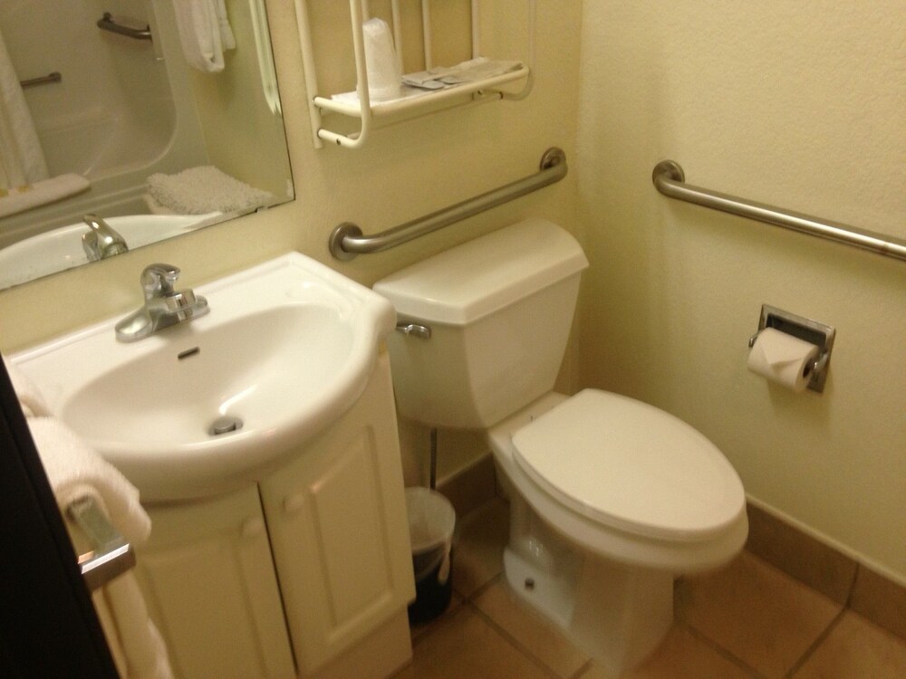 The Thunder Cove Hotel - photo 13