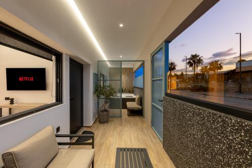 Hot Tub 5 Min To Beaches Netflix Full Kitchen — 4-Star Luxury Hotel in Kos, Greece