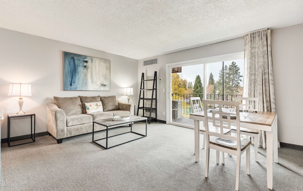 Bend Riverside Inn & Suites - photo 226