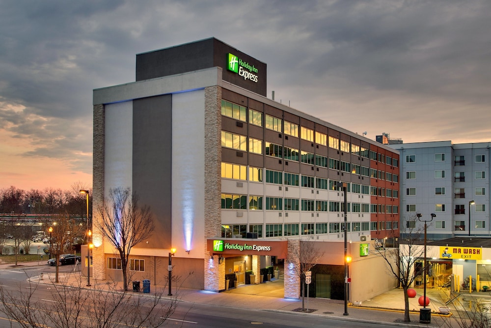 Holiday Inn Express Washington DC N Silver Spring by IHG - carbon neutral hotel in Silver Spring