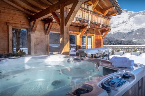 Chalet Les Vosnes OVO Network — 4-Star Luxury Hotel in Domancy, France