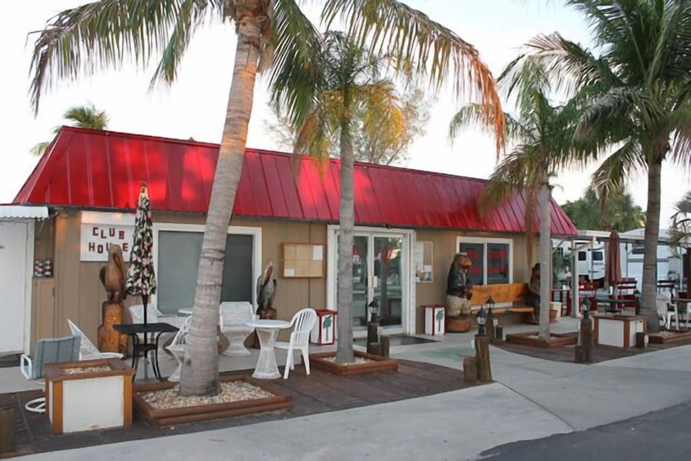 Red Coconut RV Park - photo 9