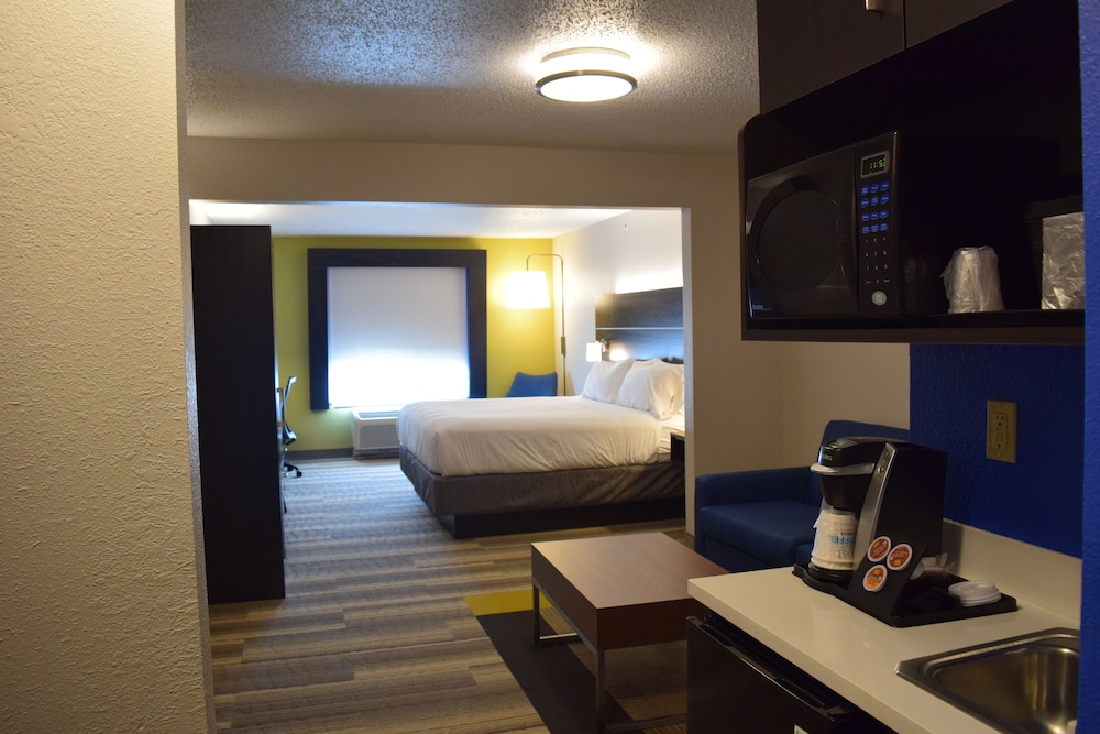 Holiday Inn Express Hotel & Suites Sparta by IHG - photo 23