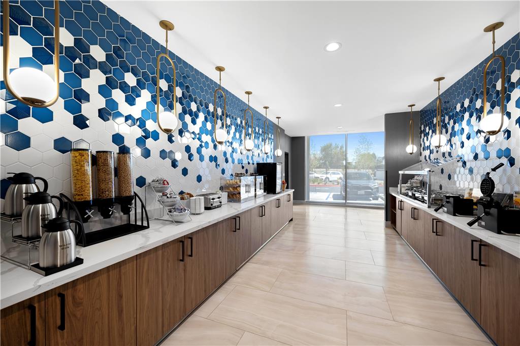 La Quinta Inn & Suites by Wyndham La Habra - photo 25