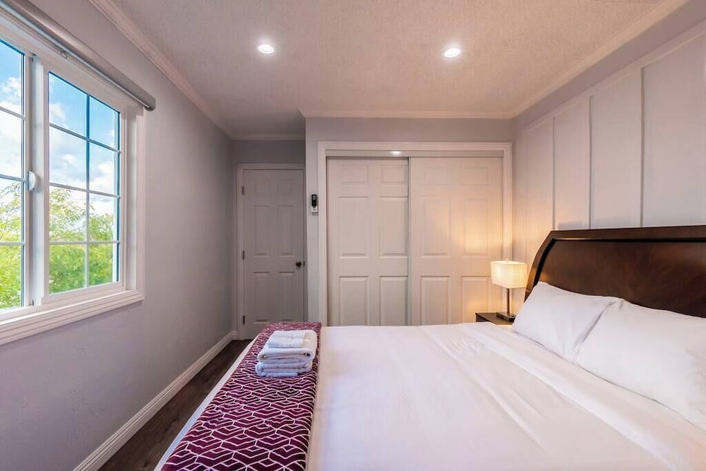 Stunning LA Luxury Retreat: Ideal for Work or Play — Monterey Park — photo 4