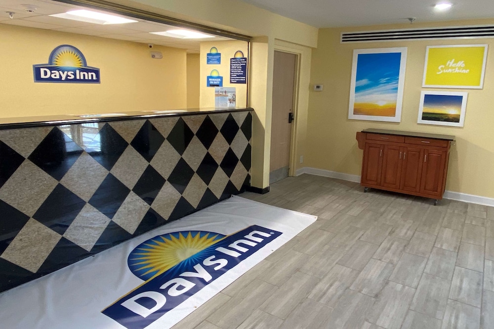 Days Inn by Wyndham Atlanta Southlake Morrow - photo 2