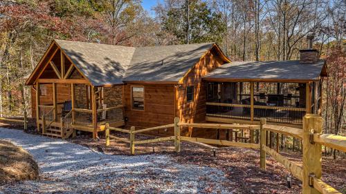 Knotty Dreams - carbon neutral hotel in Unknown City