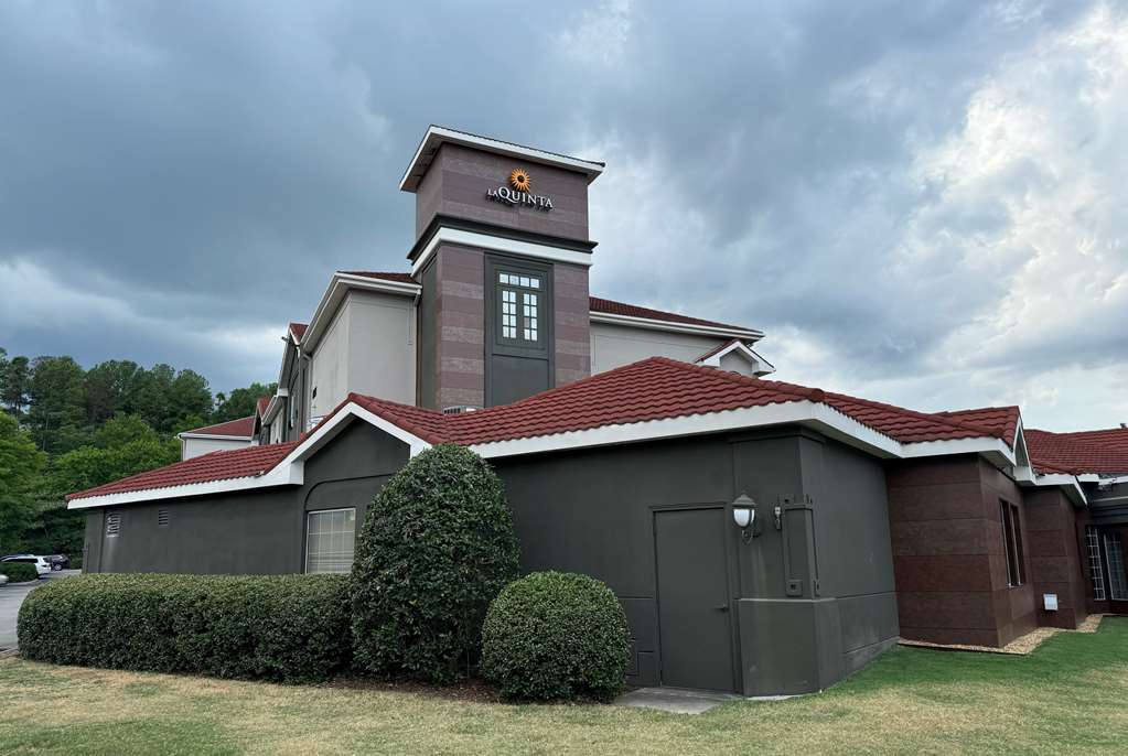 La Quinta Inn & Suites by Wyndham Birmingham Homewood - photo 3