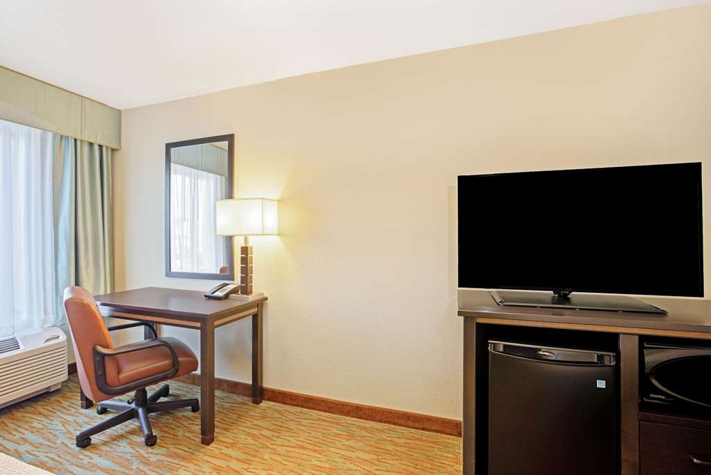 La Quinta Inn & Suites by Wyndham Gillette - photo 21