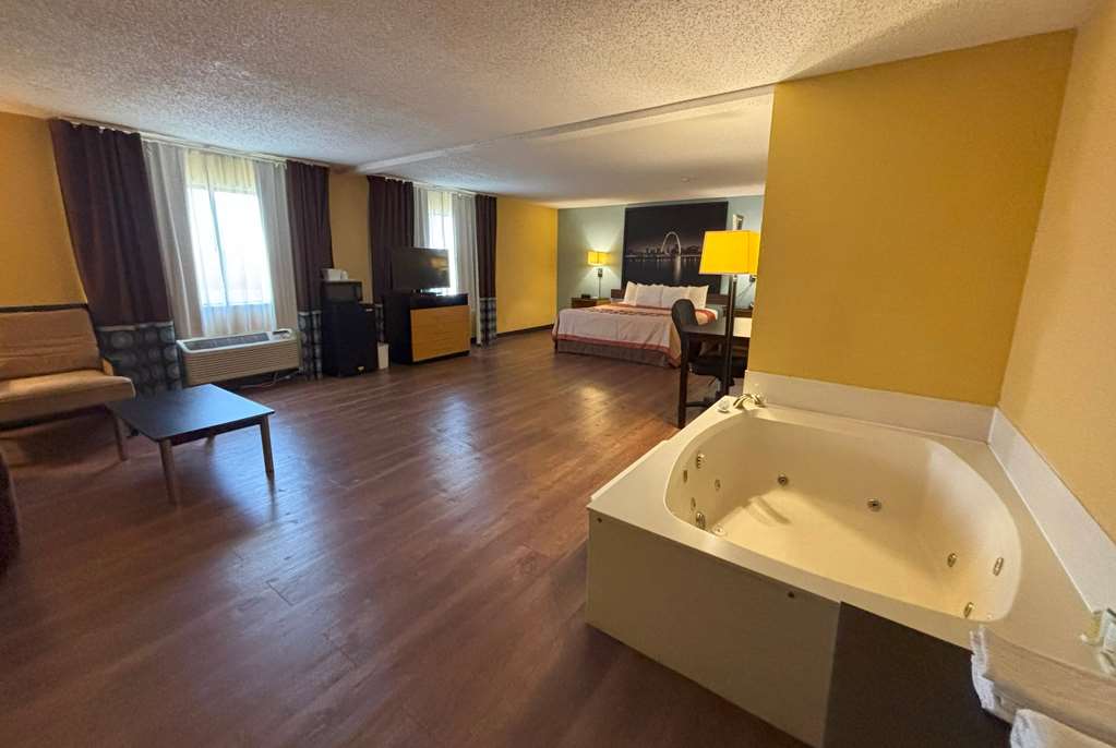 Super 8 by Wyndham O'Fallon - photo 23