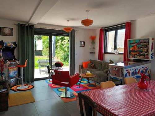 Out a Time - carbon neutral hotel in Unknown City