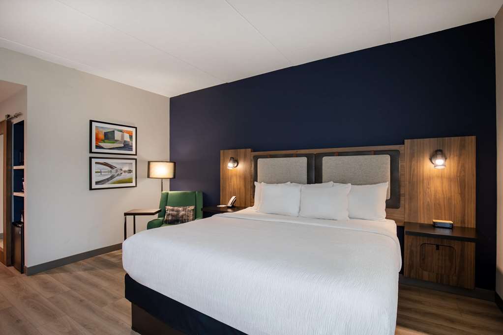 La Quinta Inn & Suites by Wyndham Chattanooga Downtown South - photo 13