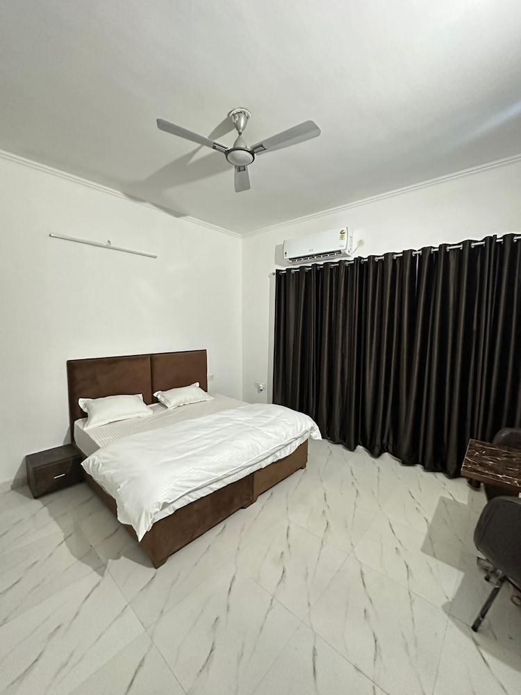 Hotel Cds Residency — Greater Noida