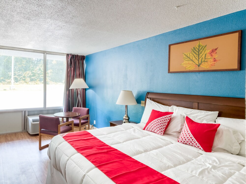 OYO Hotel Battleboro - photo 11