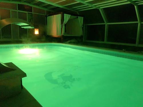Contemporary Villa in Atarfe with Private Pool and Mountain View — 4-Star Luxury Hotel in Atarfe, Spain