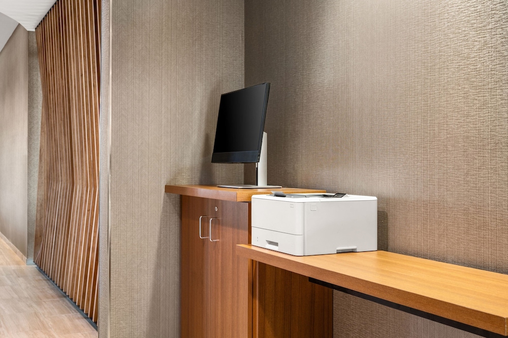 Springhill Suites By Marriott Menomonee Falls - photo 20