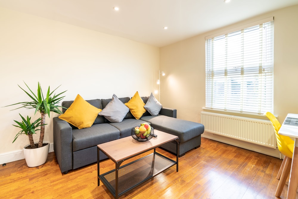 Hotel image of 1bd apt for 2 4. New flooring & furnishings