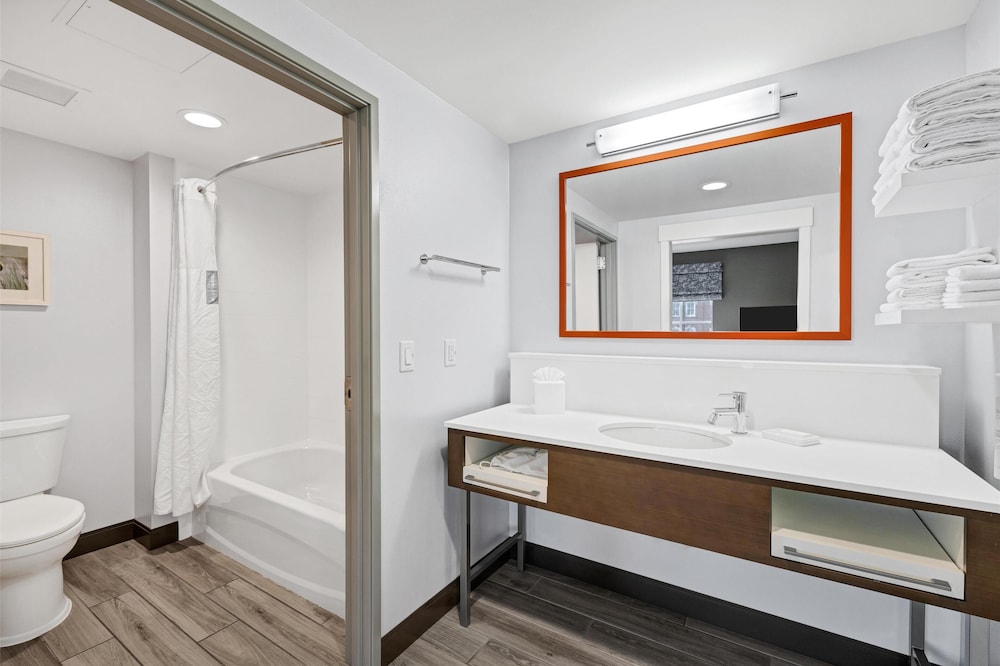 Hampton Inn & Suites Logan - photo 44