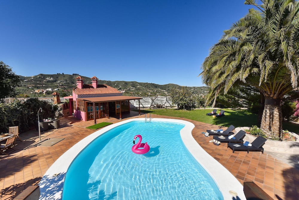 Finca Madroñal with Pool in Gran Canaria by VillaGranCanaria — hotel in Santa Brigida