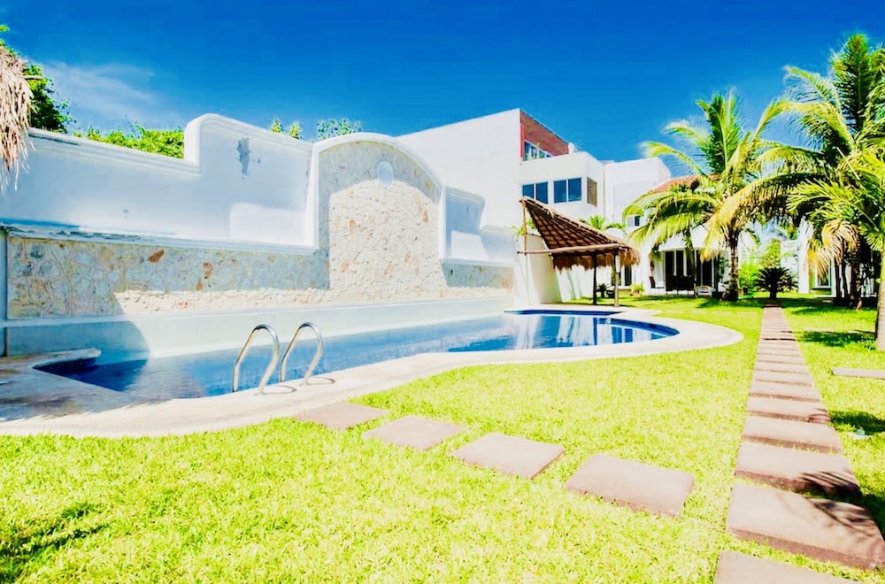 Gorgeous 22 People Villa With Pool Playacar Phase 2 — 4-Star Luxury Hotel in Playa Del Carmen, Mexico