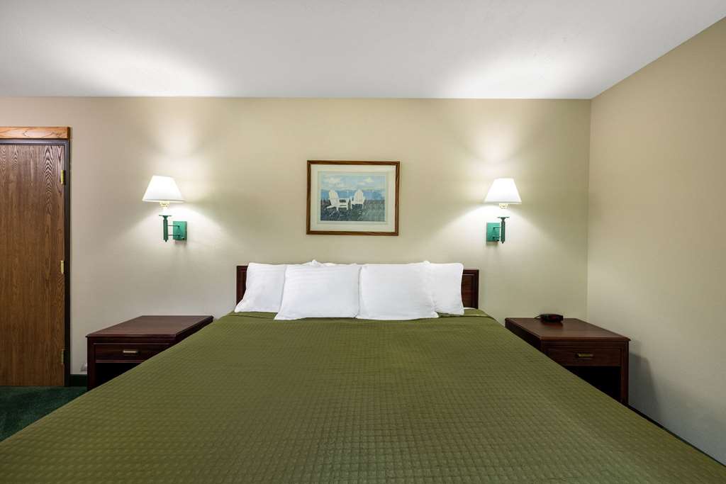 Travelodge by Wyndham Spirit Lake Okoboji - photo 26