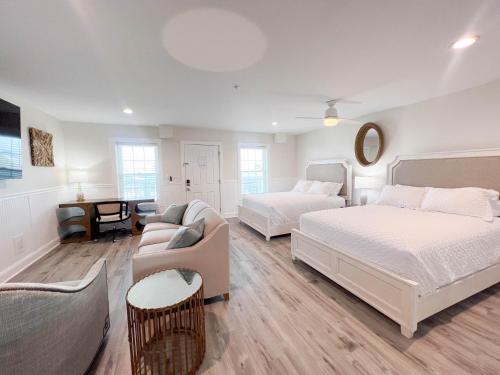 1004 Queen Pet Friendly Suite 1st Floor Oasis — 4-Star Luxury Hotel in Santa Cruz, United States