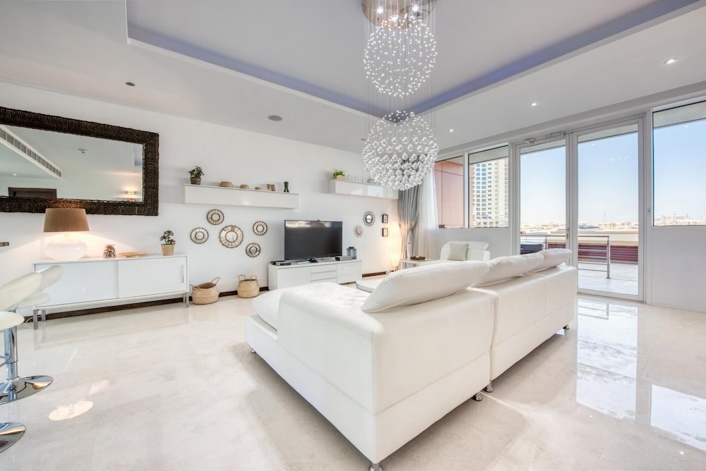 Maison Privee Tiara Aquamarine Dubai — 4-Star Luxury Hotel in Dubai, United Arab Emirates